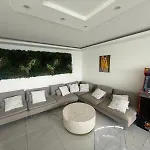 Beautiful Two Bedroom In With Parking París