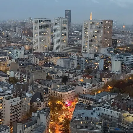Beautiful Two Bedroom In With Parking Paris