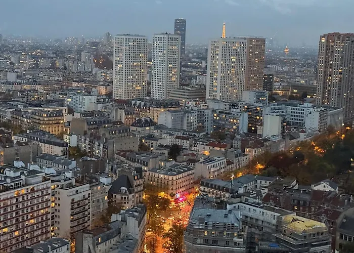 Beautiful Two Bedroom In With Parking Paris